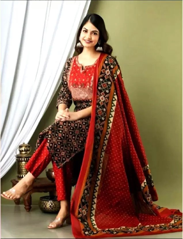 Loving this printed kurta, pant, and dupatta combo!