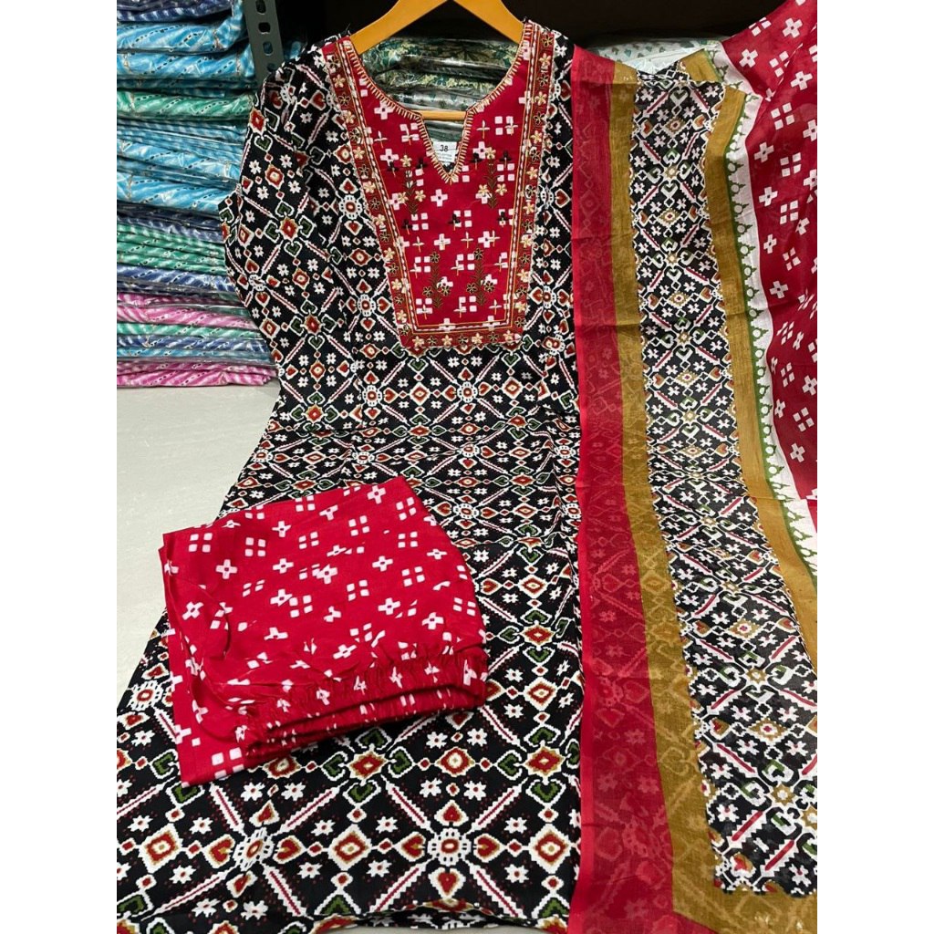 Loving this printed kurta, pant, and dupatta combo!