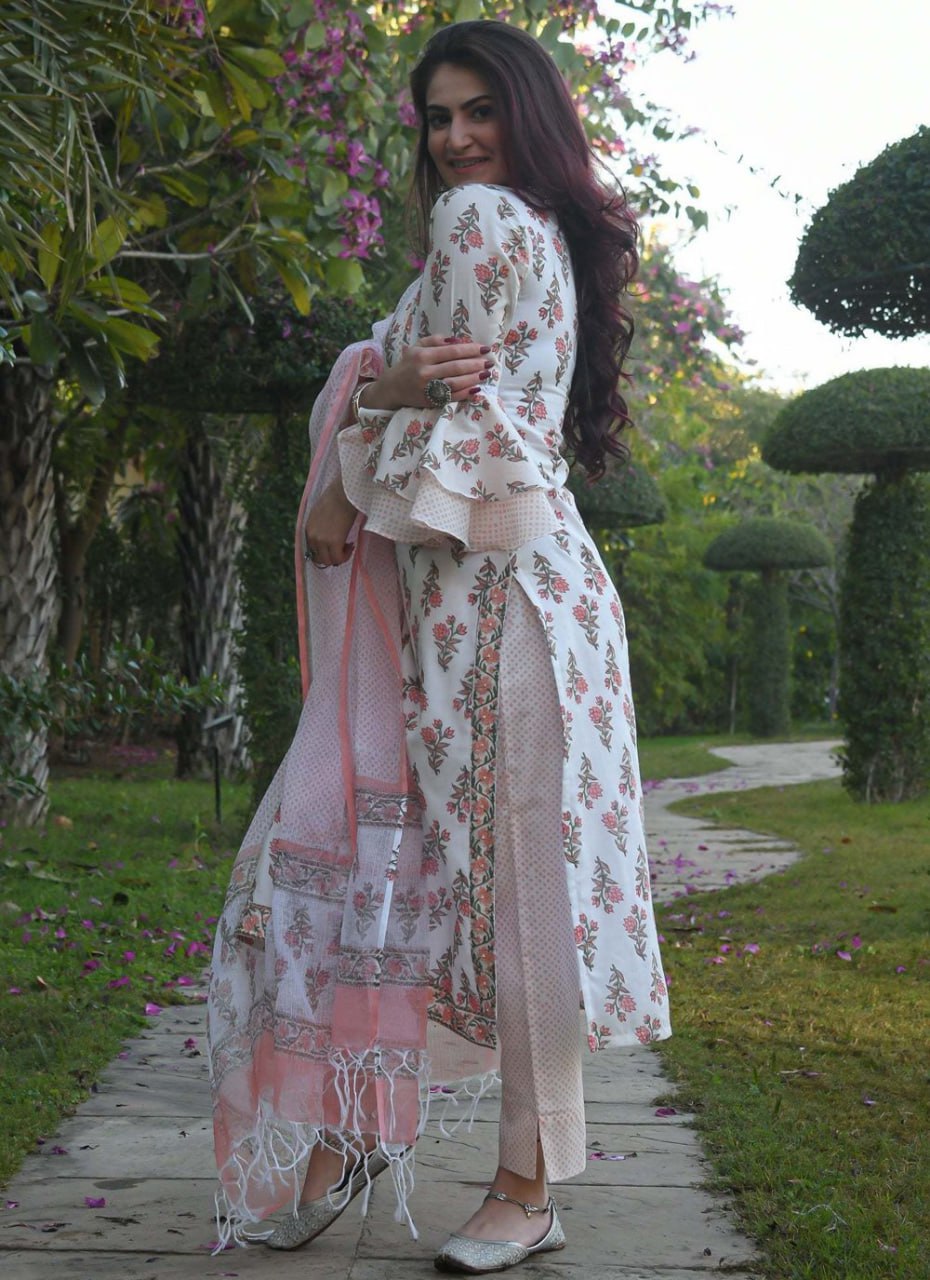 Beautiful Printed Kurti, Pant & Dupatta Set.