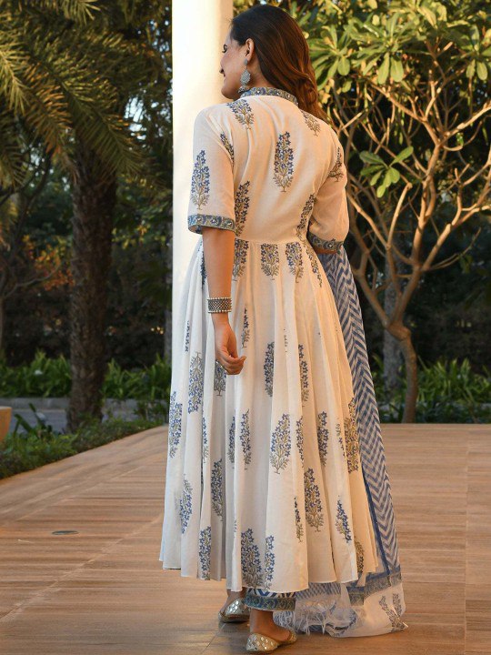 The perfect blend of style and comfort in my straight-fit kurta!