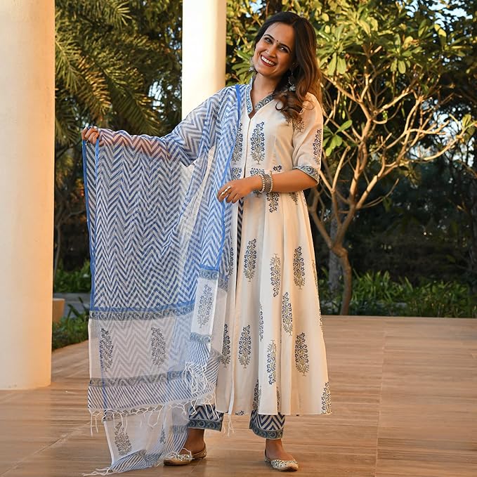 The perfect blend of style and comfort in my straight-fit kurta!