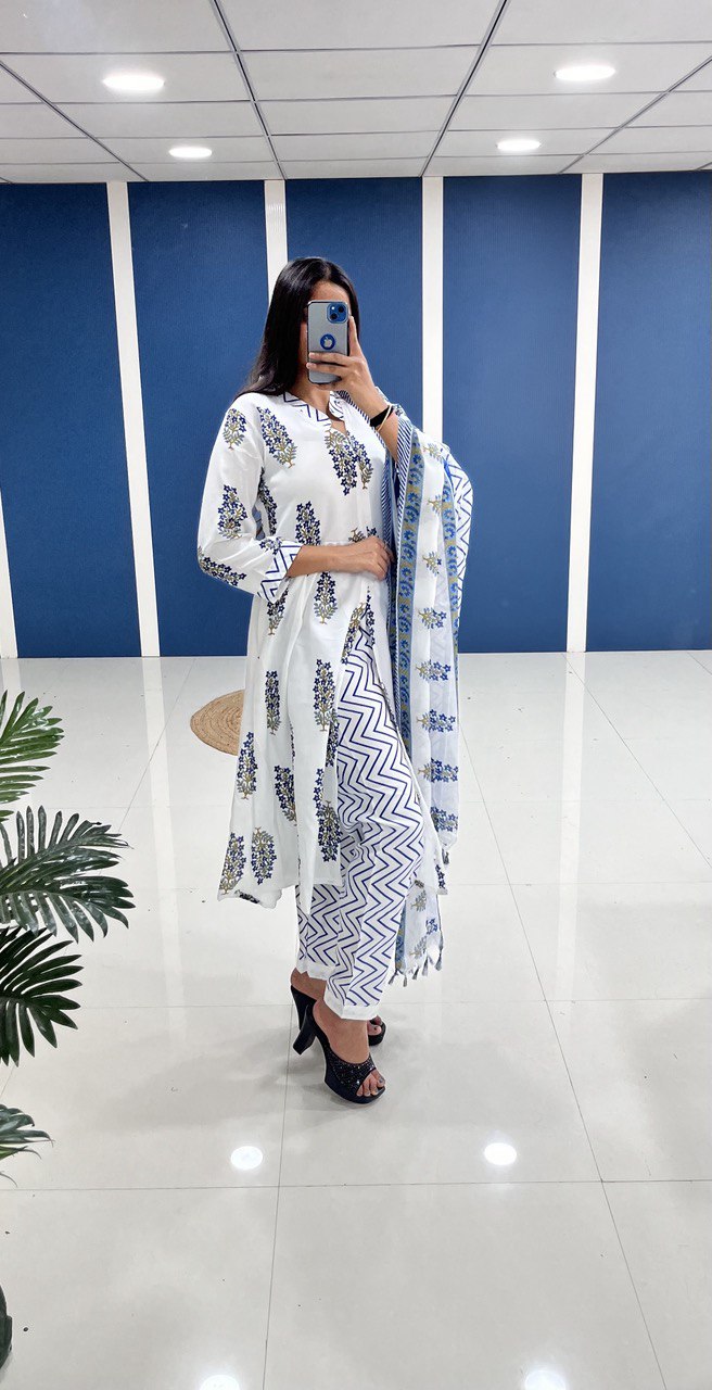 The perfect blend of style and comfort in my straight-fit kurta!