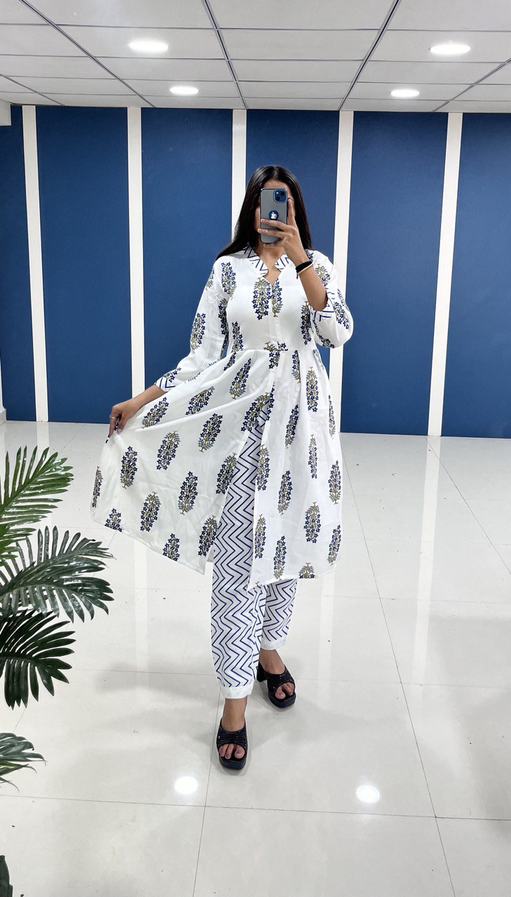 The perfect blend of style and comfort in my straight-fit kurta!