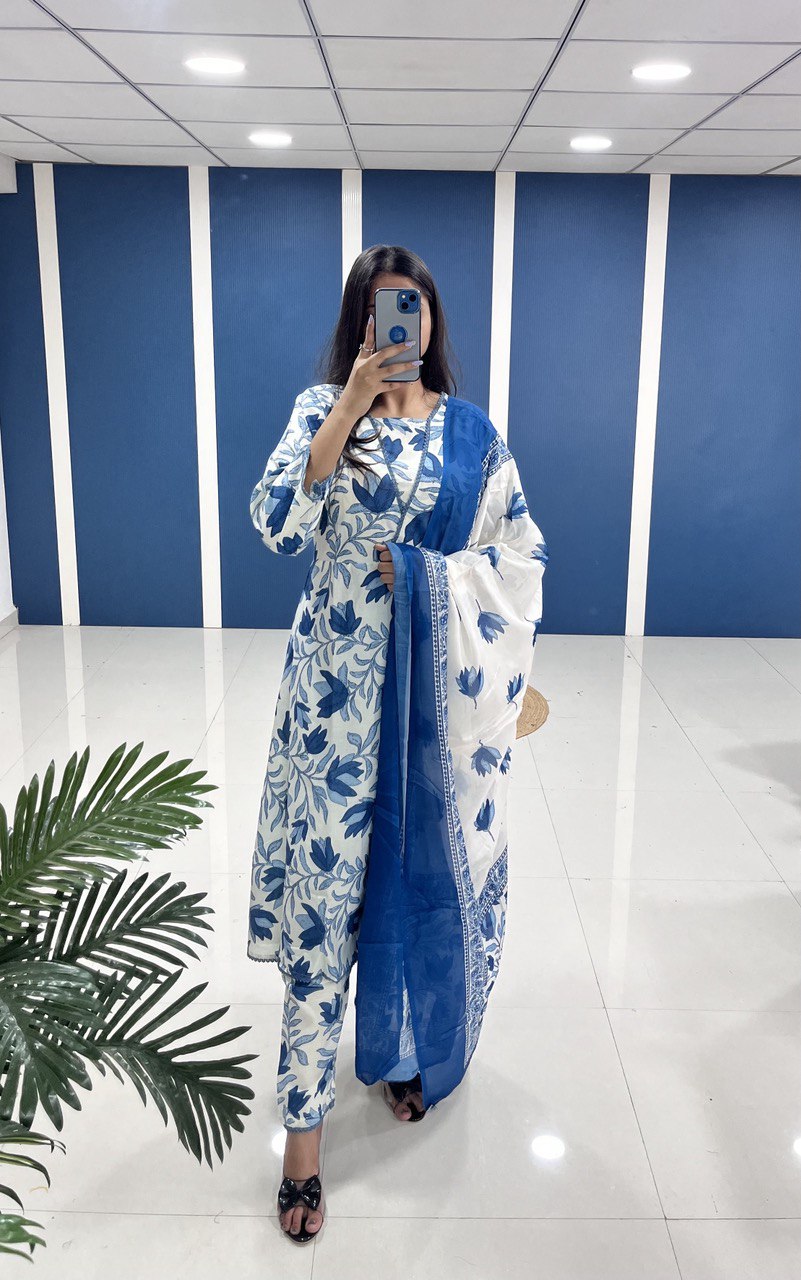 Dressing up is fun with this kurta, trousers, and dupatta!