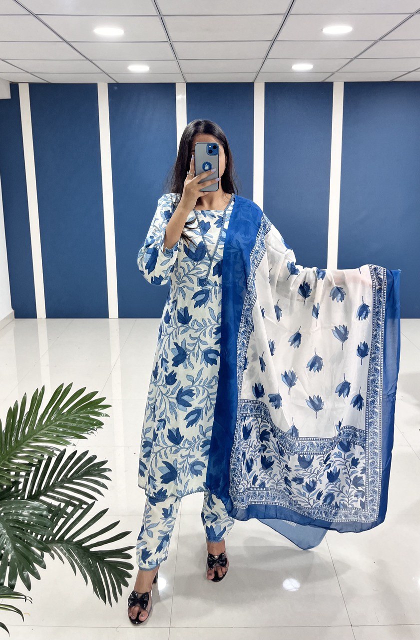 Dressing up is fun with this kurta, trousers, and dupatta!