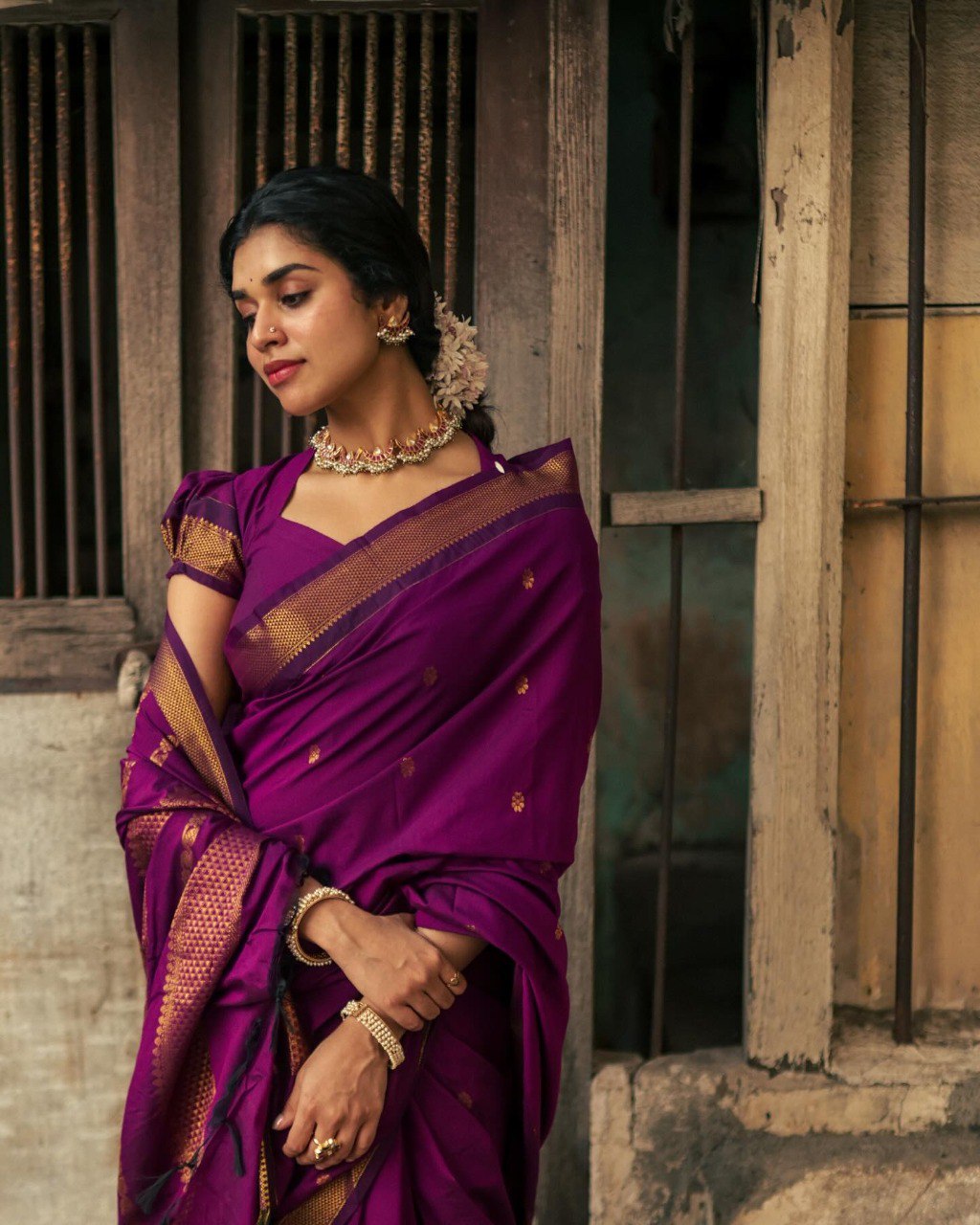 Soft Lichi Silk Saree with Rich Jacquard Border & Contrast Blouse – Wedding & Party Wear