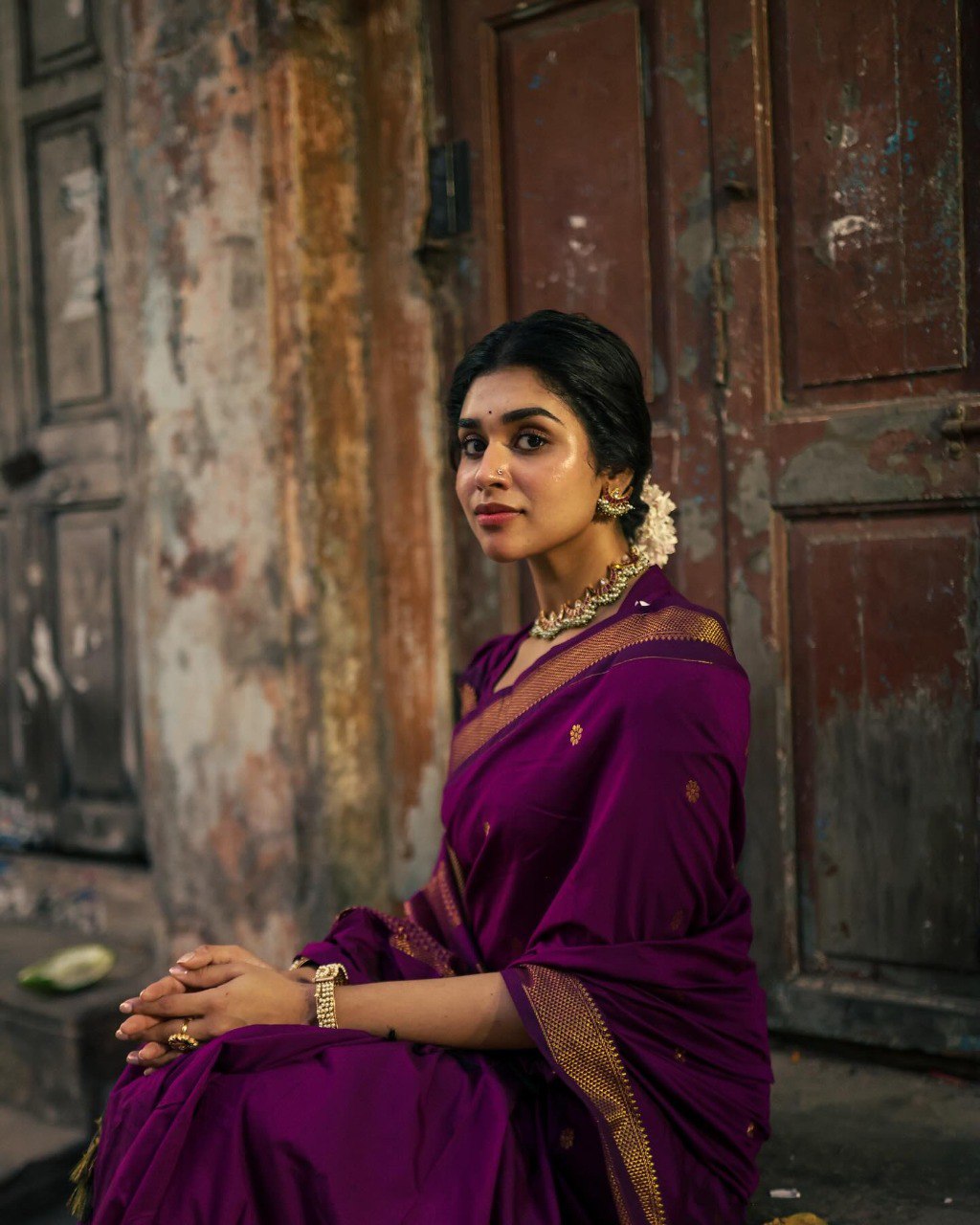 Soft Lichi Silk Saree with Rich Jacquard Border & Contrast Blouse – Wedding & Party Wear