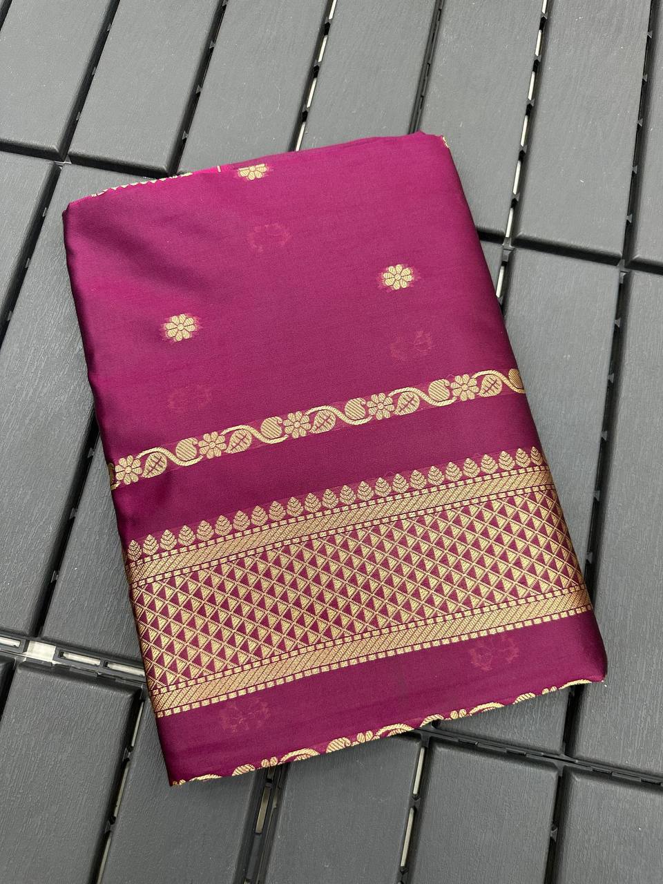 Soft Lichi Silk Saree with Rich Jacquard Border & Contrast Blouse – Wedding & Party Wear