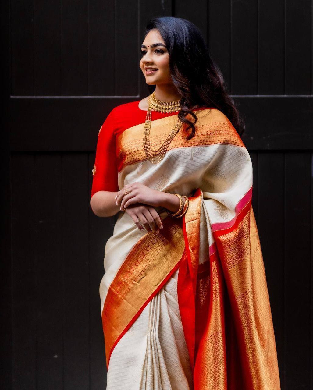 Beautifully Woven Lichi Silk Saree with Art Silk Border & Festive Rich Pallu