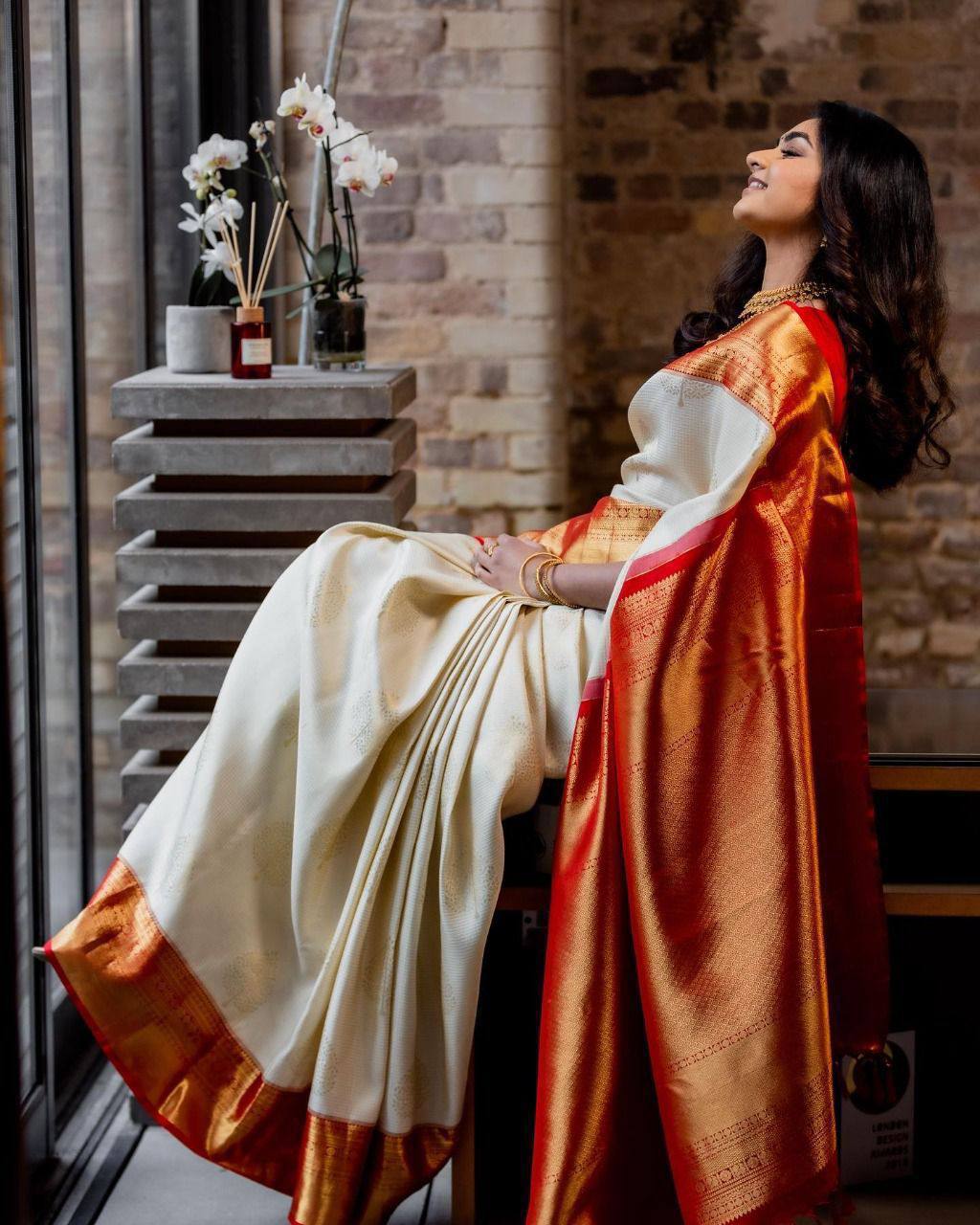 Beautifully Woven Lichi Silk Saree with Art Silk Border & Festive Rich Pallu
