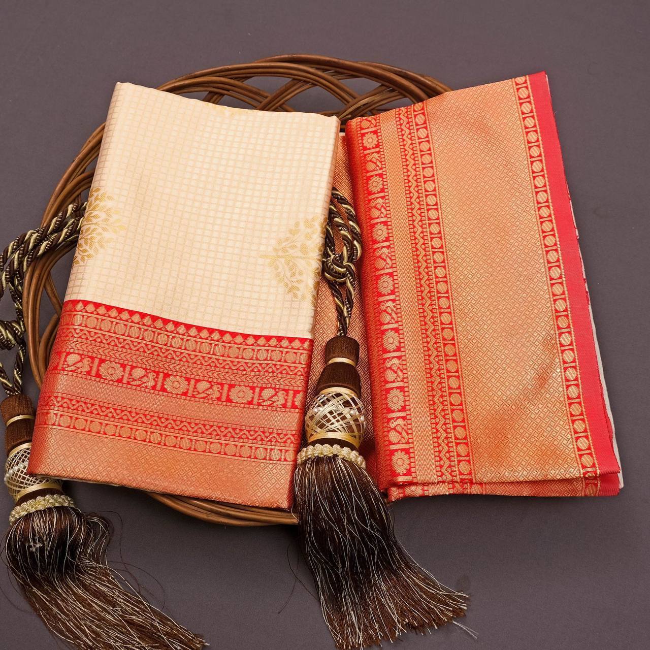 Beautifully Woven Lichi Silk Saree with Art Silk Border & Festive Rich Pallu
