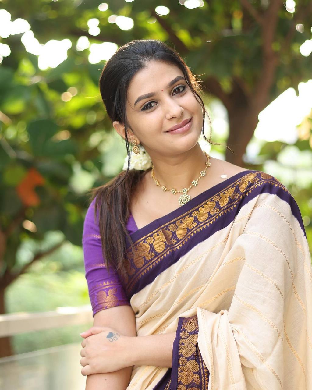 Beautiful Art Silk Jacquard Border Saree With Unstitched Running Blouse