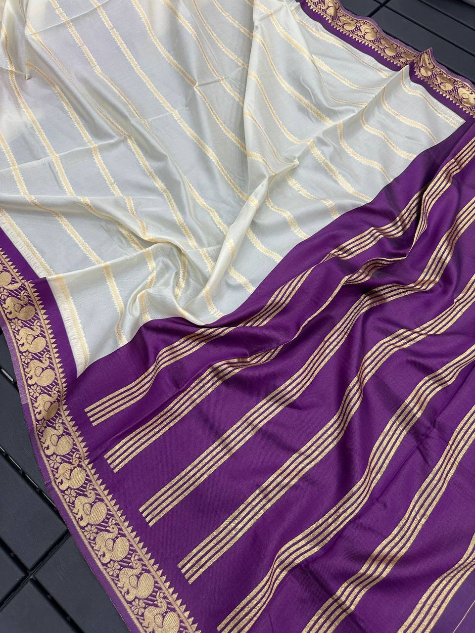 Beautiful Art Silk Jacquard Border Saree With Unstitched Running Blouse