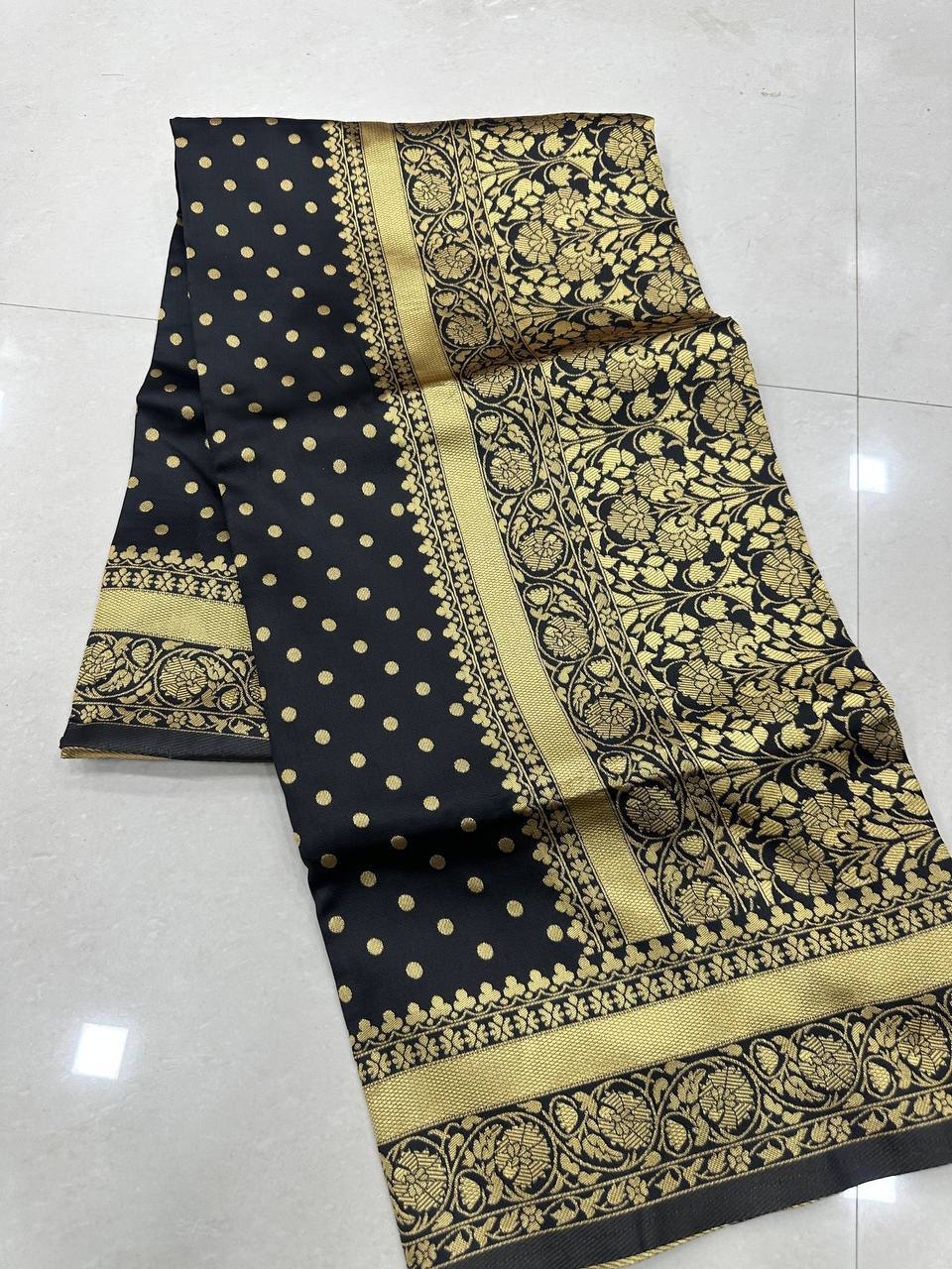 Beautiful Art Silk Jacquard Border Saree With Unstitched Running Blouse