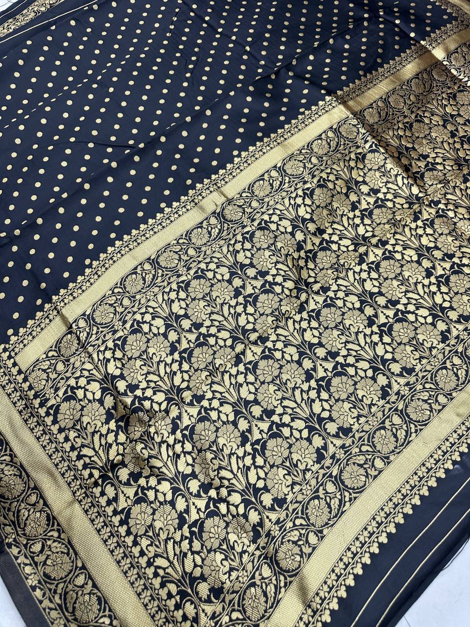 Beautiful Art Silk Jacquard Border Saree With Unstitched Running Blouse