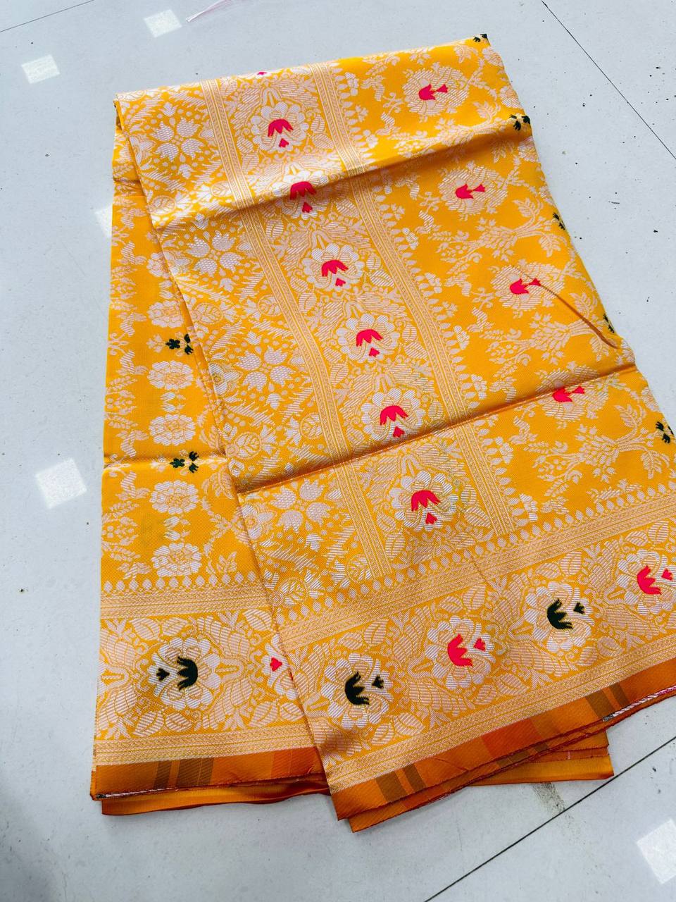 New Lounching Beautiful Art Silk Jacquard Border Saree