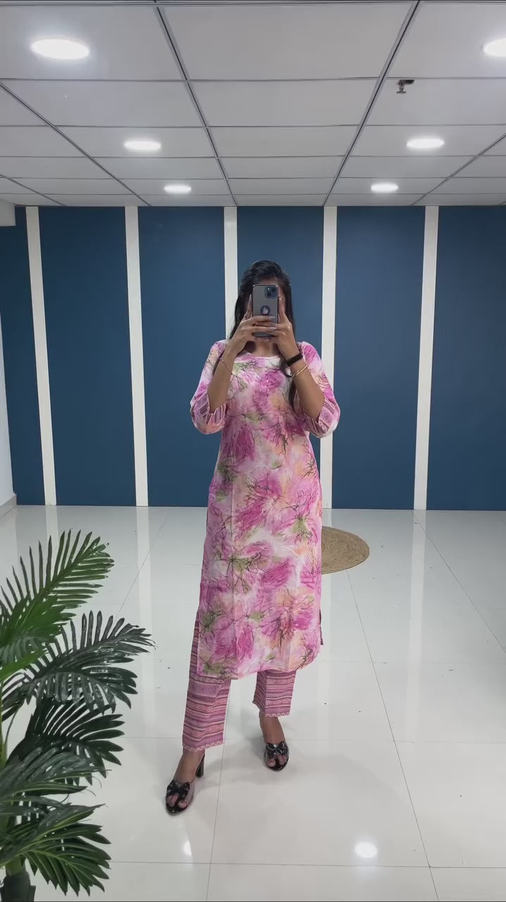 Feeling stylish in this kurti and pant set!